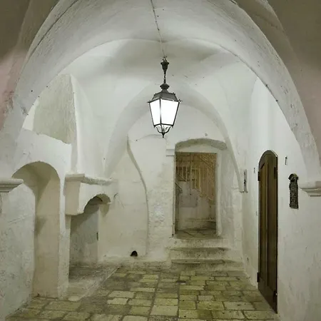Via Tarantini 3 *