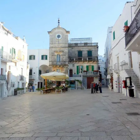 Via Tarantini 3 *
